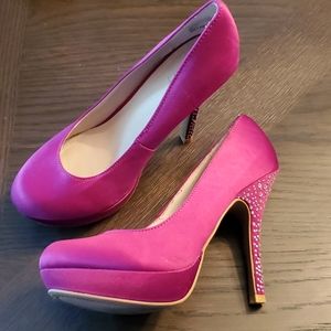 Pink platform pumps
